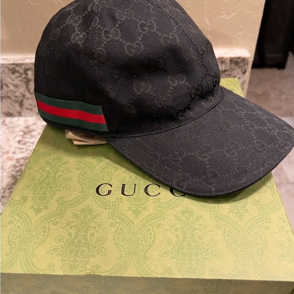 Gucci Black Cap with Red and Green Stripe